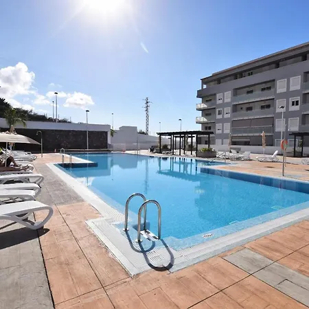 With Mountain & Sea Views Pool & Wifi *