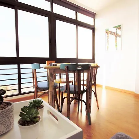With Mountain & Sea Views Pool & Wifi Apartament