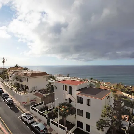 With Mountain & Sea Views Pool & Wifi Apartament